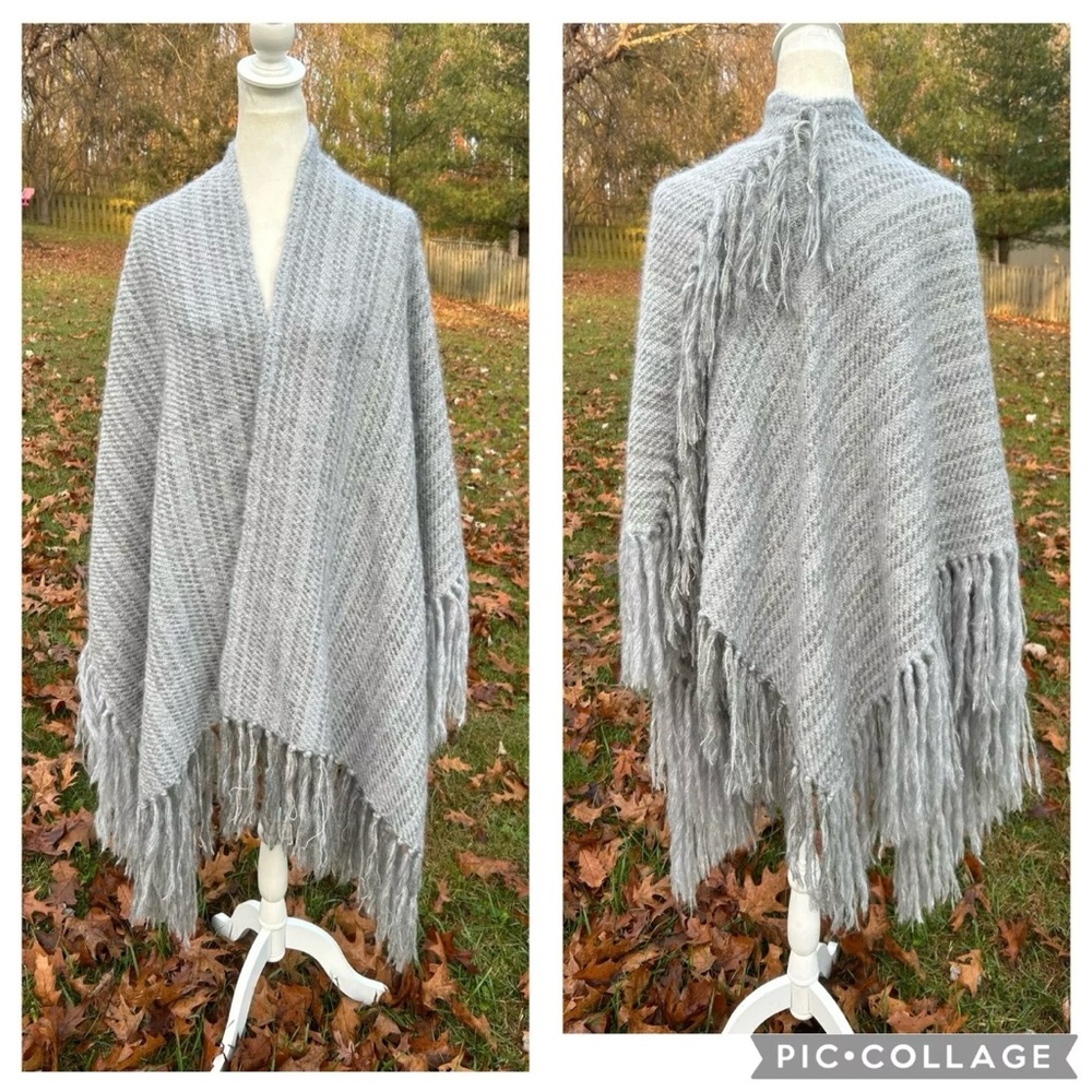 Vintage Sinfully Original Lin Oglesby Silver Grey Woven Fringe Shawl Wrap